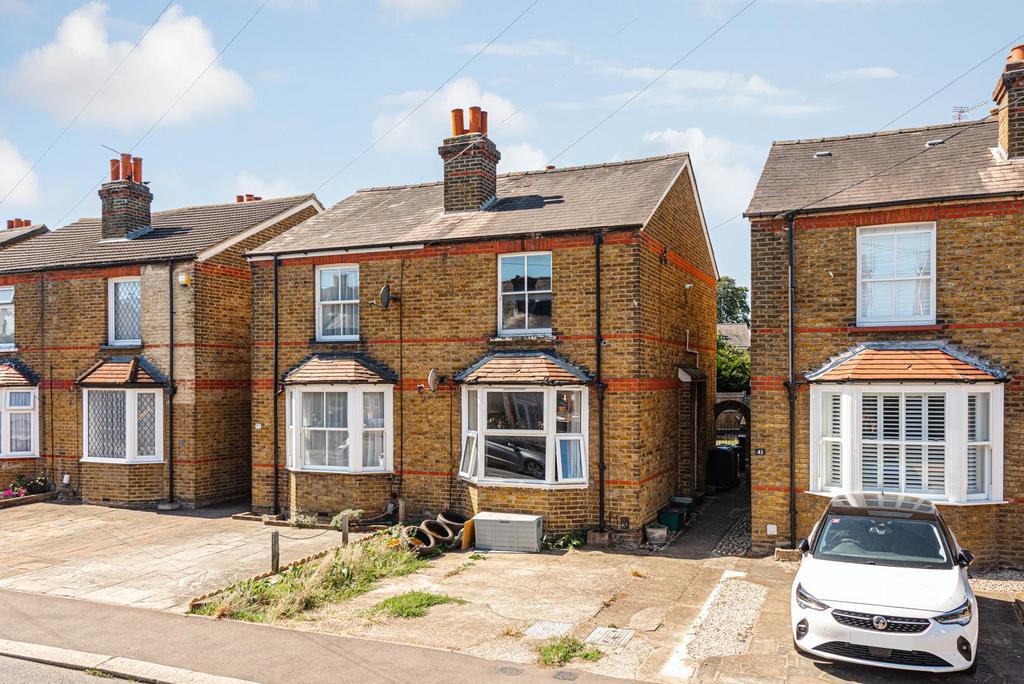 Lower Court Road, Epsom 3 bed semidetached house for sale £475,000