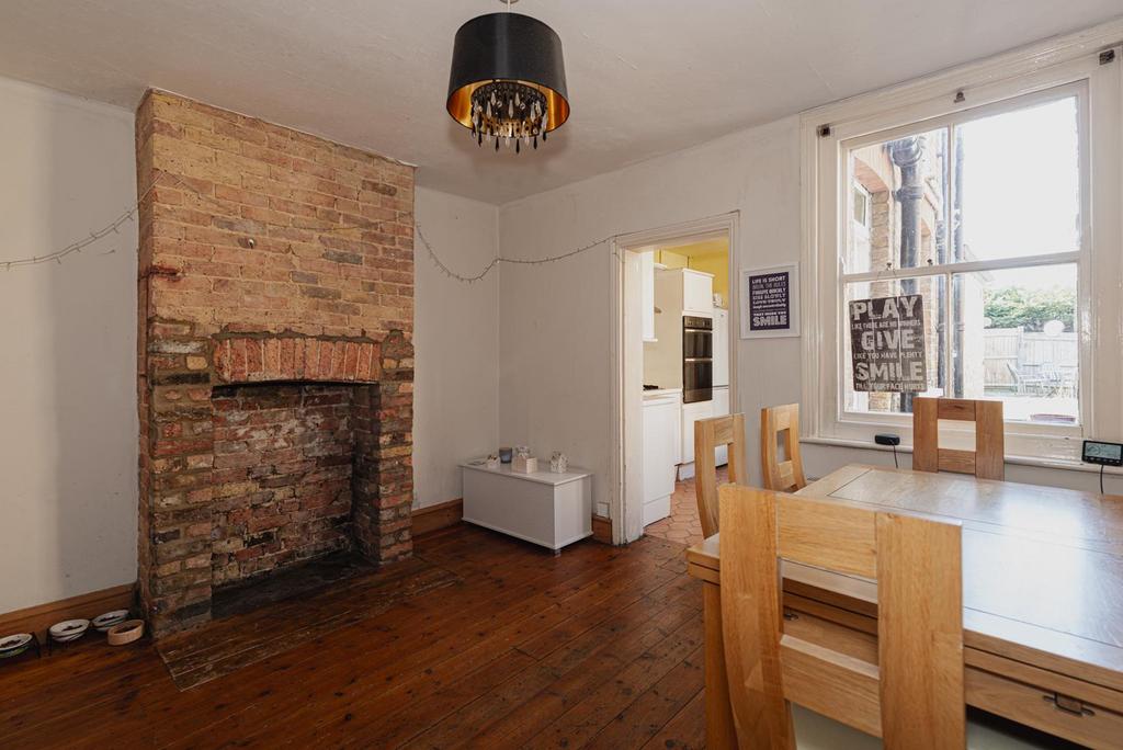 Lower Court Road, Epsom 3 bed semidetached house for sale £475,000