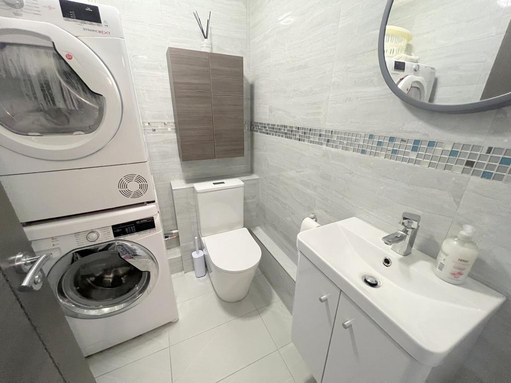 Utility room/cloakroom