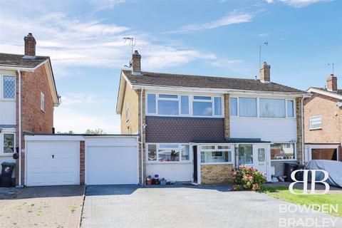 17 Maypole Drive, Chigwell, IG7 6DE