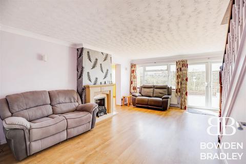 17 Maypole Drive, Chigwell, IG7 6DE