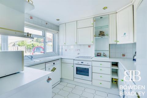 17 Maypole Drive, Chigwell, IG7 6DE