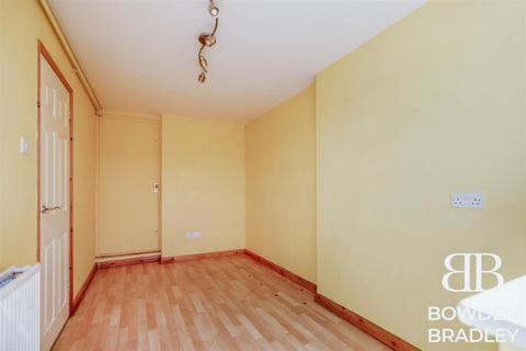 17 Maypole Drive, Chigwell, IG7 6DE