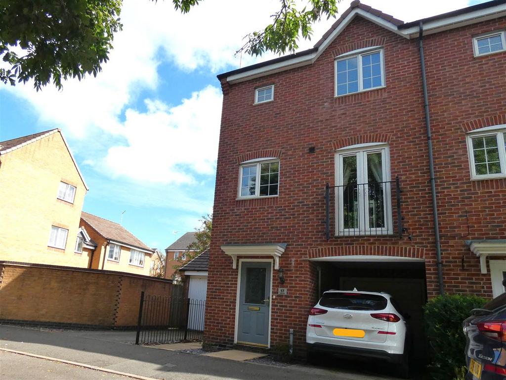 Clough Drive, BurtonOnTrent 3 bed end of terrace house for sale £