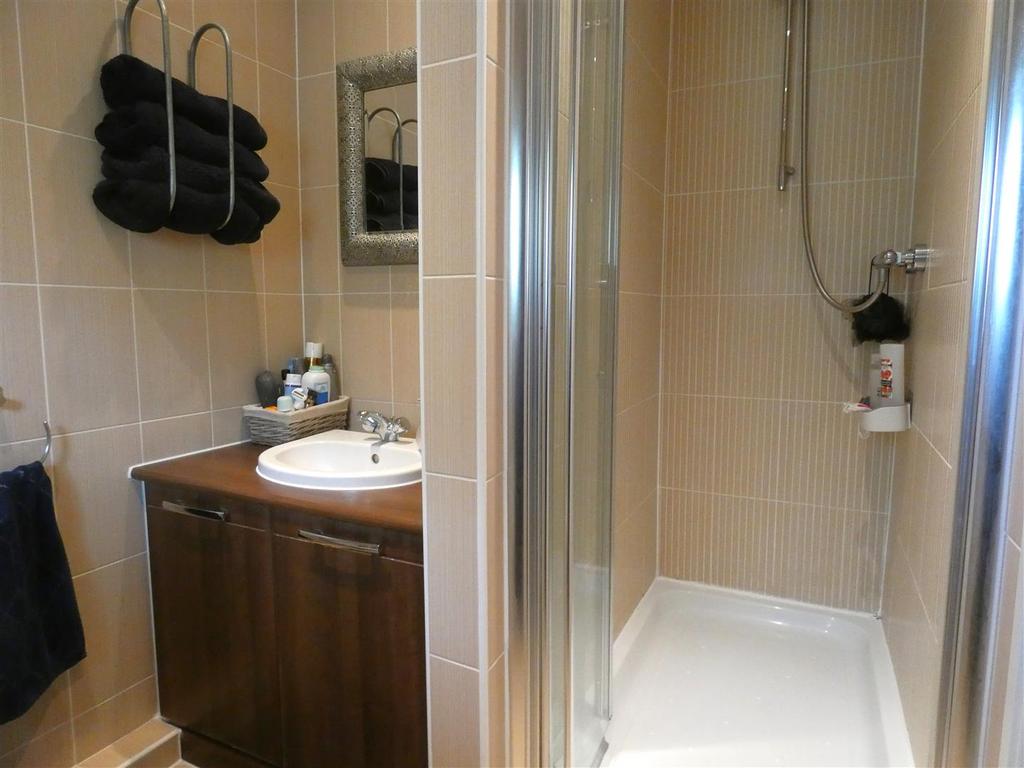 Ensuite (1).JPG