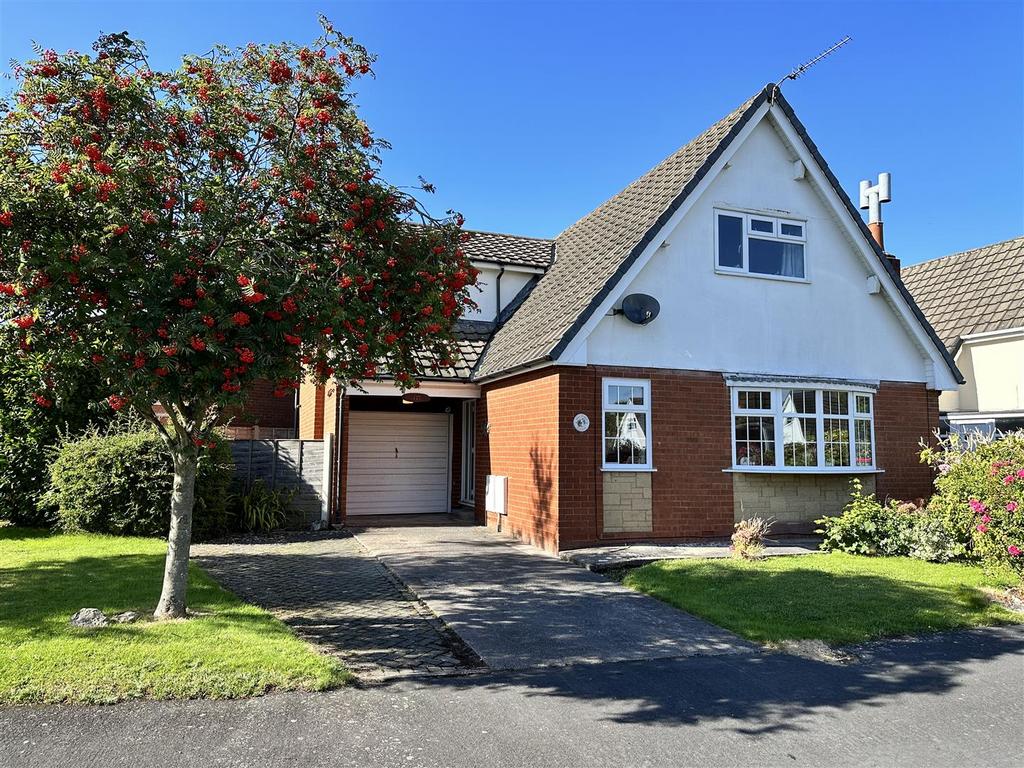 Forest Drive, Lytham 3 bed detached house £345,000