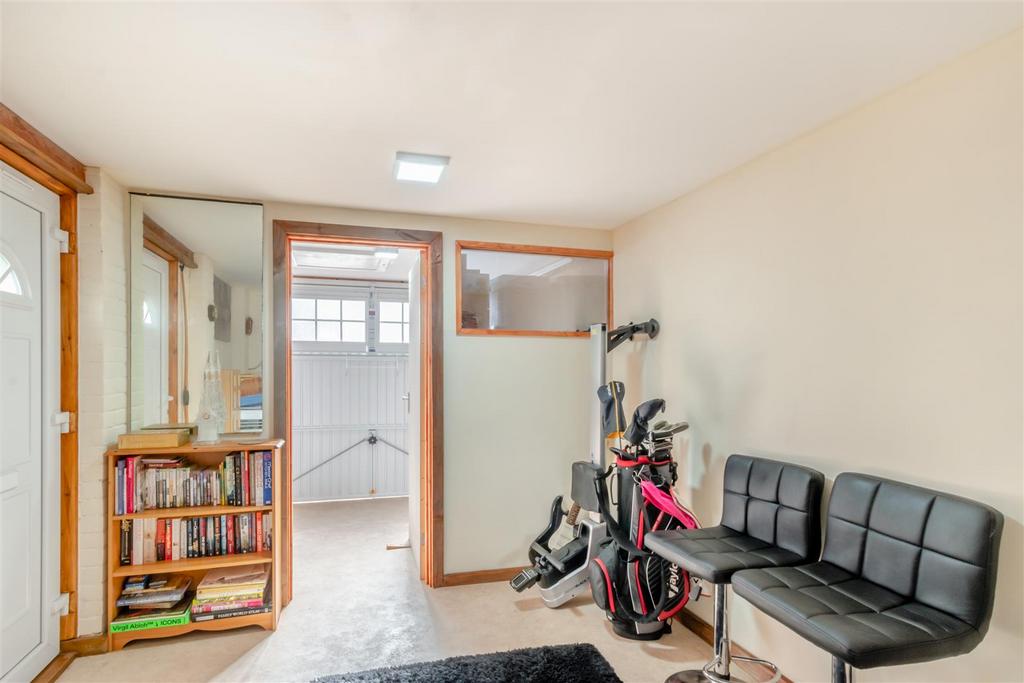 8566053-interior24.jpg