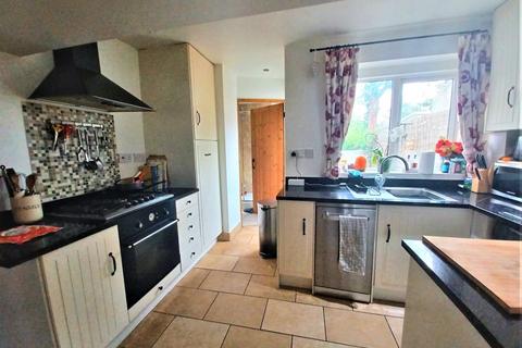 4 Crow Meadow, Kingswood, Wotton-under-edge, GL12 8RX