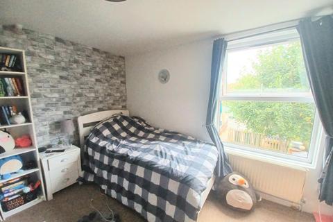 4 Crow Meadow, Kingswood, Wotton-under-edge, GL12 8RX