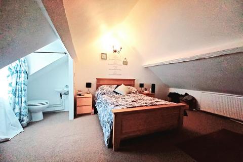 4 Crow Meadow, Kingswood, Wotton-under-edge, GL12 8RX