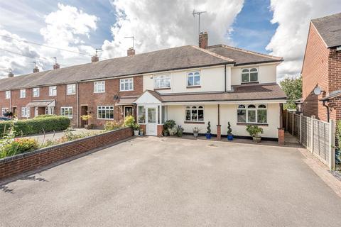 4 bedroom end of terrace house for sale, Hinksford Lane, Swindon, DY3 4NU