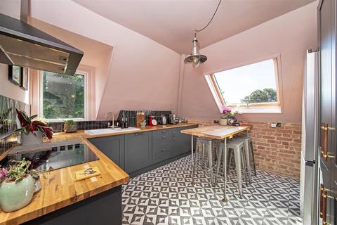 6c Langley Road, Beckenham, BR3 4AD