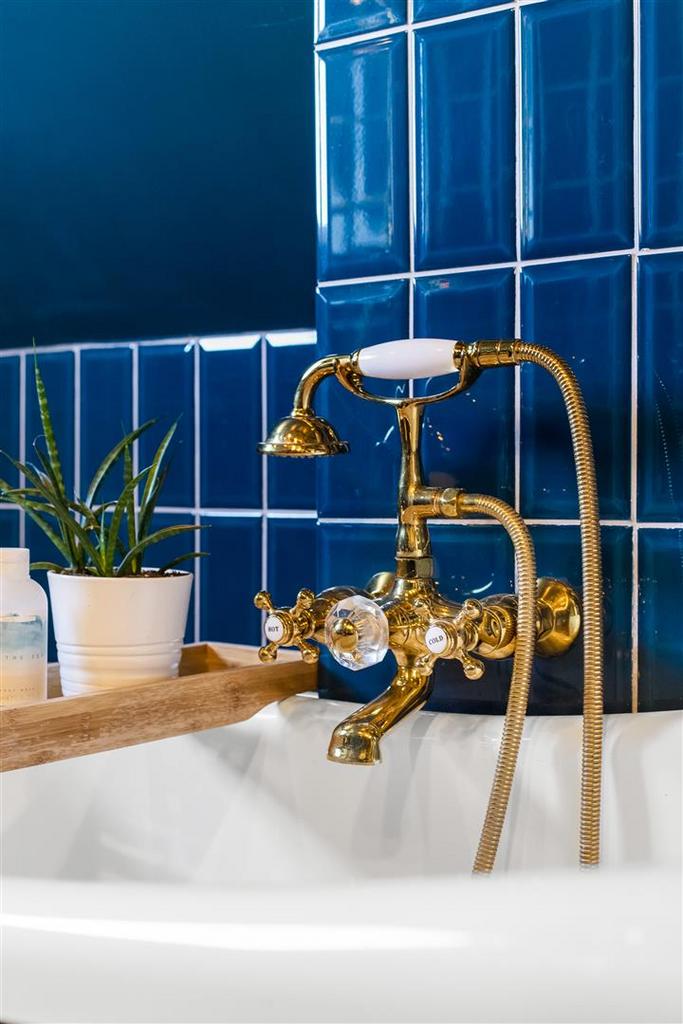 Bathtaps