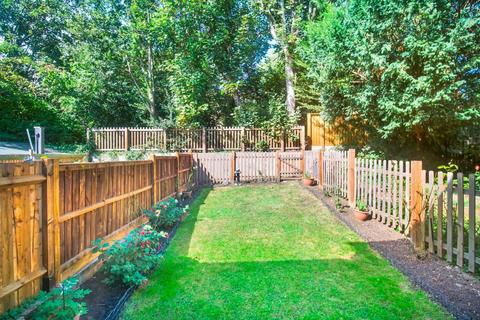 18 Amberley Grove, London, SE26 6DG