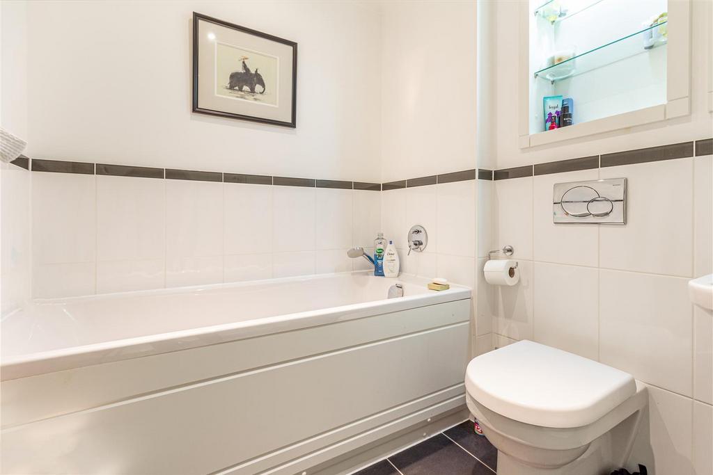 Apt 5 Stinton Court - Ensuite Bath.jpg