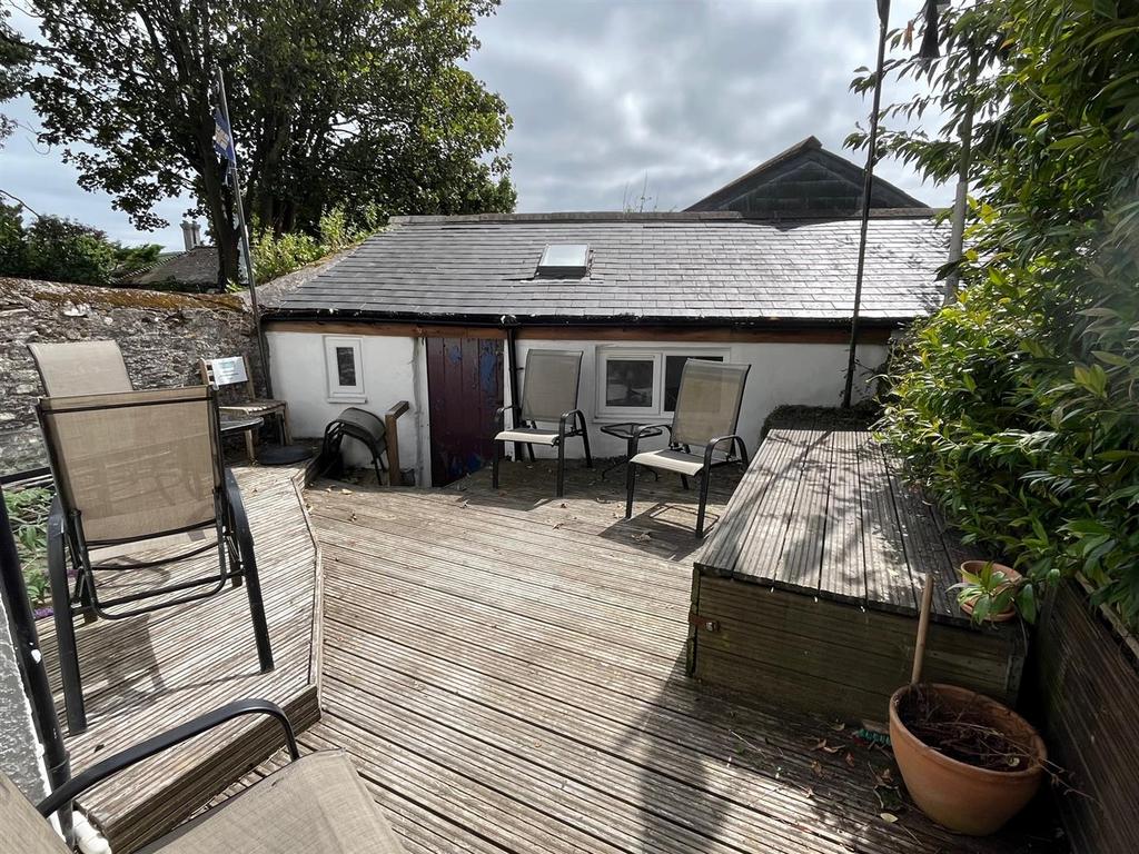 Rear courtyard 3.jpg