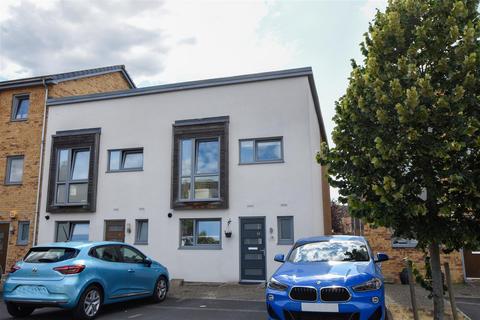 20 Cloud Close, Dartford, DA1 5QU