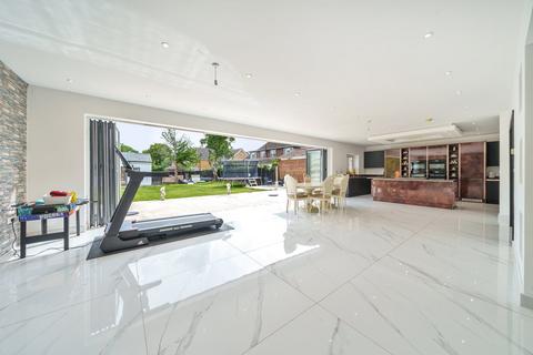 4 Sutton Avenue, Slough, SL3 7AW
