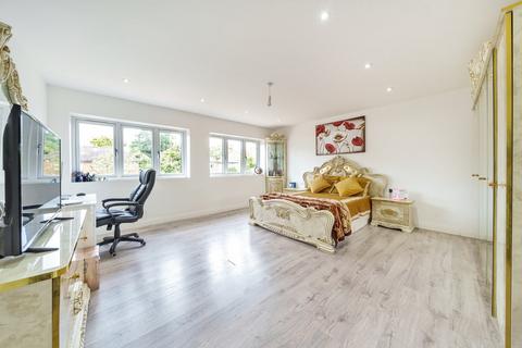 4 Sutton Avenue, Slough, SL3 7AW