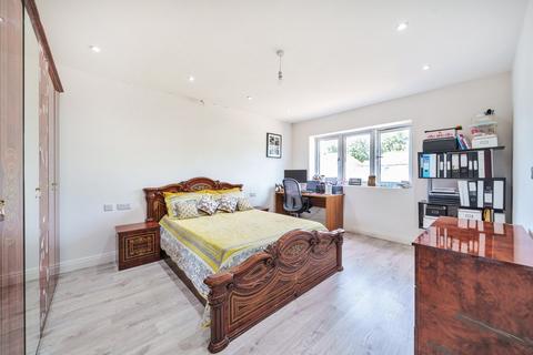 4 Sutton Avenue, Slough, SL3 7AW