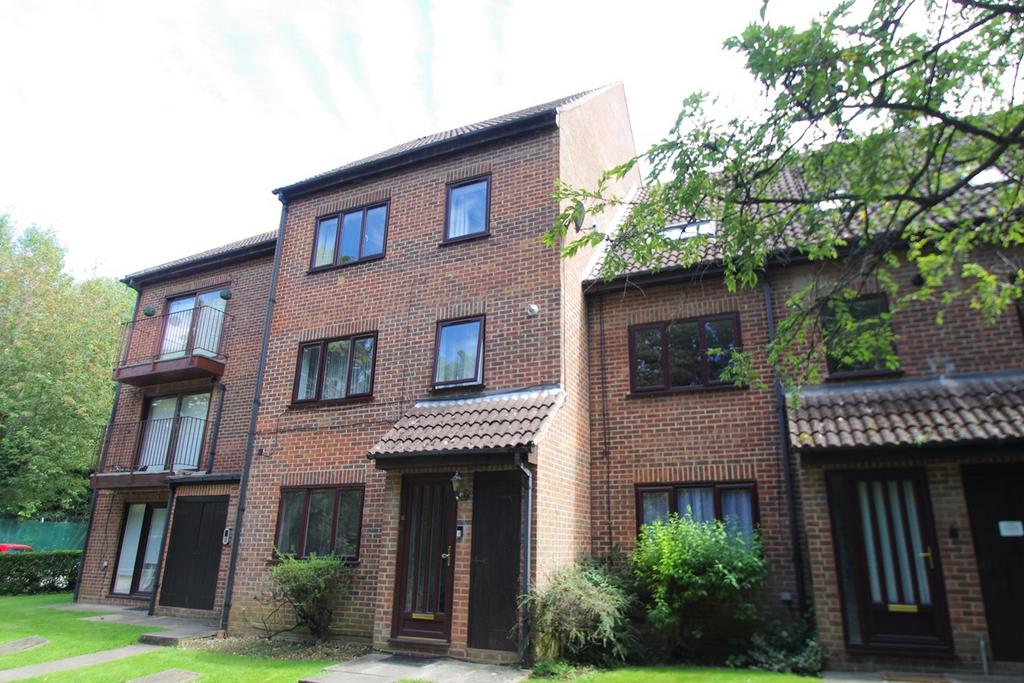 Sheraton Mews, Gade Avenue, WATFORD... 1 bed flat £1,150 pcm (£265 pw)
