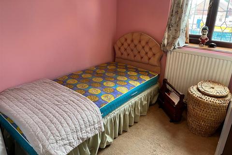 3 Boundary Green, Denton, Manchester, M34 3BY