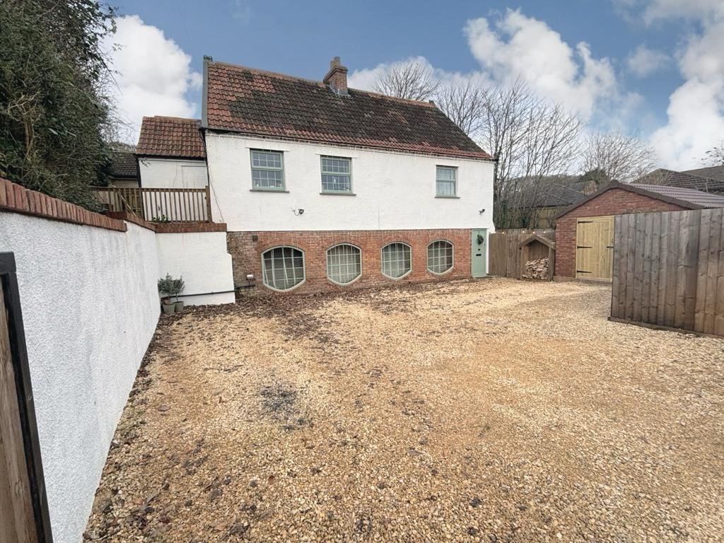 Road, Midsomer Norton, BA3 4 bed detached house for sale