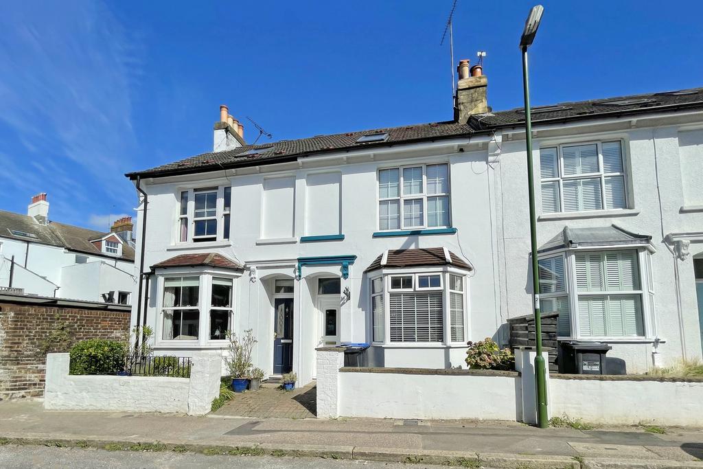 Parklands Road, Hassocks, West Sussex, BN6 8JY 3 bed terraced house for sale £395,000