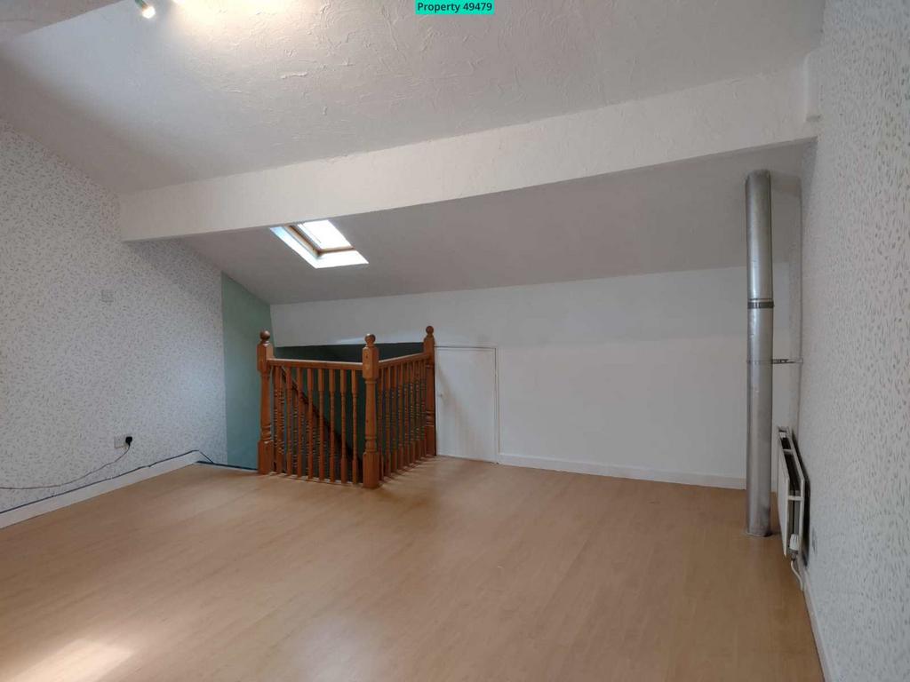 Large attic bedroom