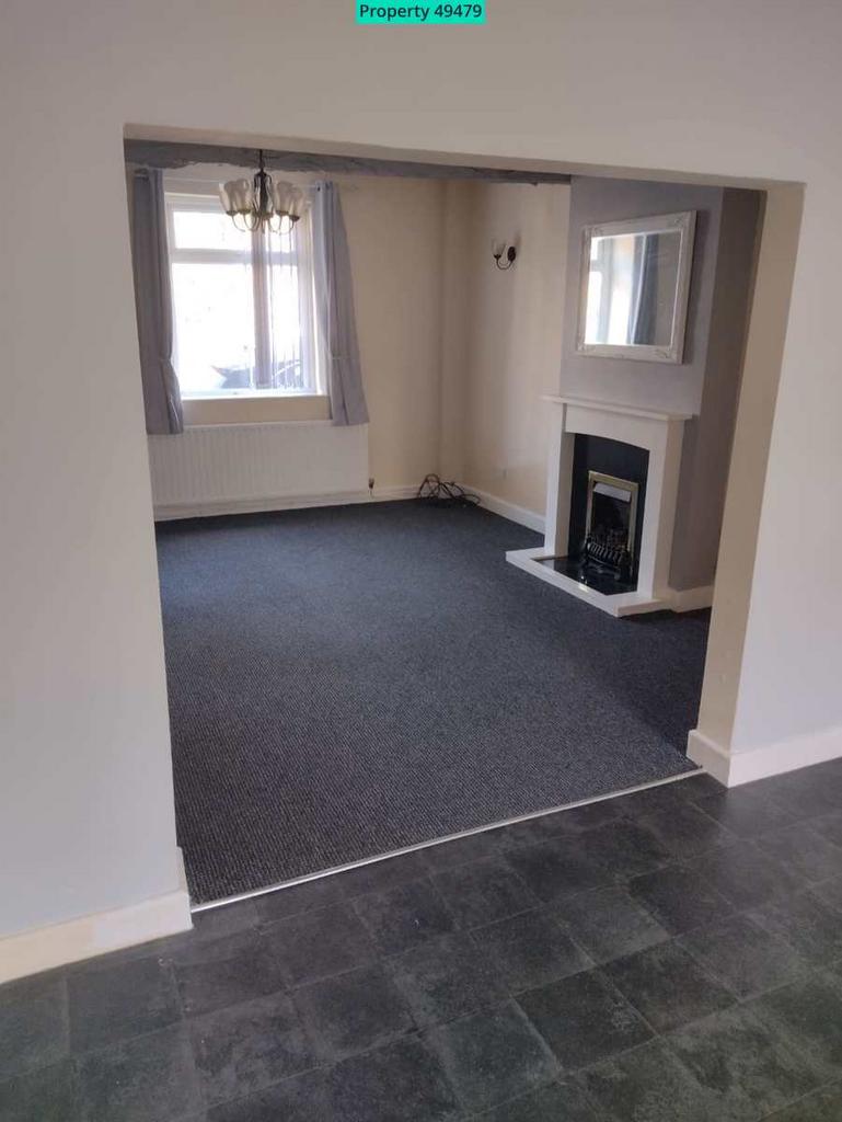 Kitchen -> lounge