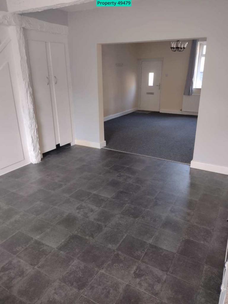 Kitchen -> lounge