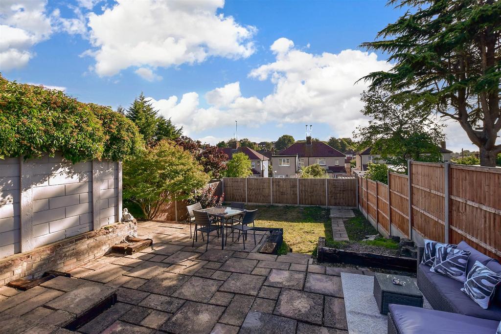 Castleton Avenue, Barnehurst, Kent 3 bed semidetached bungalow for