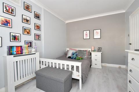 8 Castleton Avenue, Bexleyheath, DA7 6QU