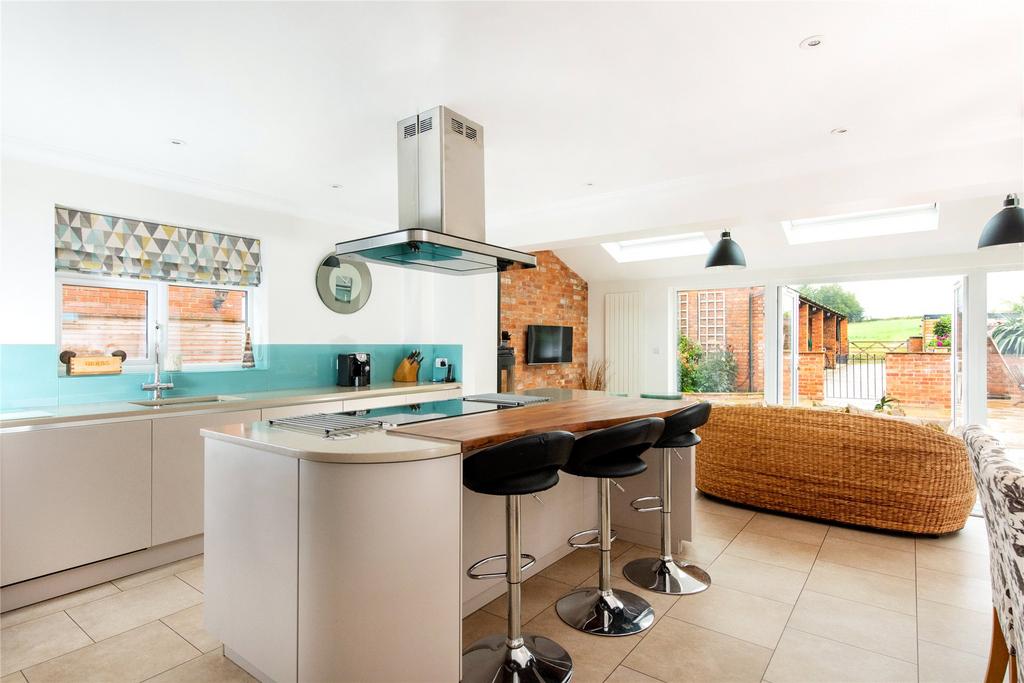 Kitchen/Breakfast Rm