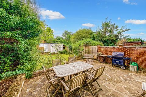 21 Riverside Drive, Richmond, TW10 7QA