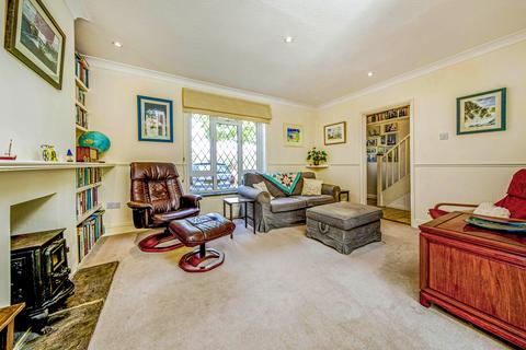 21 Riverside Drive, Richmond, TW10 7QA