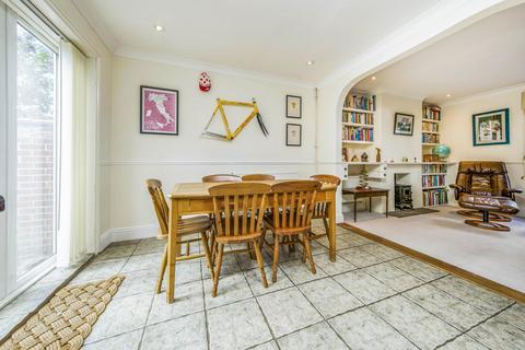 21 Riverside Drive, Richmond, TW10 7QA