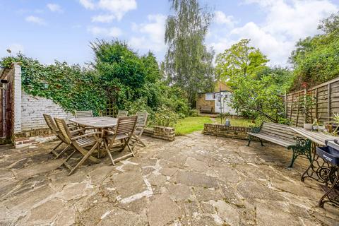 21 Riverside Drive, Richmond, TW10 7QA