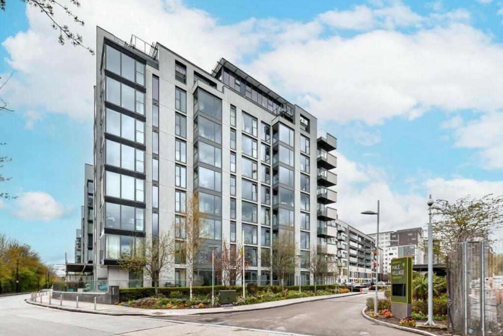 Lapwing Heights, Hale Village, London, N17 2 bed apartment for sale £