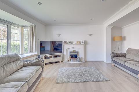 62 Raphael Drive, Shoeburyness, Southend-on-sea, SS3 9UW