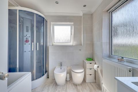 62 Raphael Drive, Shoeburyness, Southend-on-sea, SS3 9UW