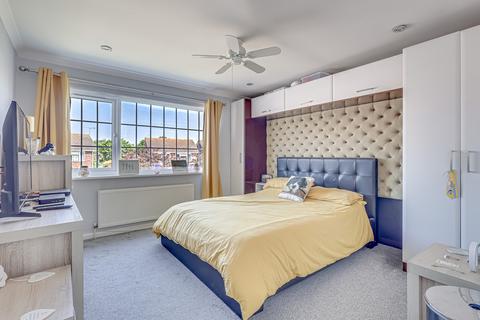62 Raphael Drive, Shoeburyness, Southend-on-sea, SS3 9UW