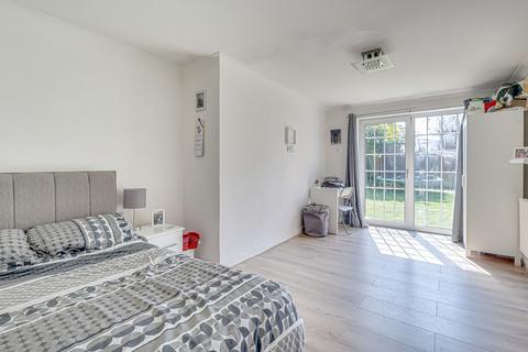 62 Raphael Drive, Shoeburyness, Southend-on-sea, SS3 9UW