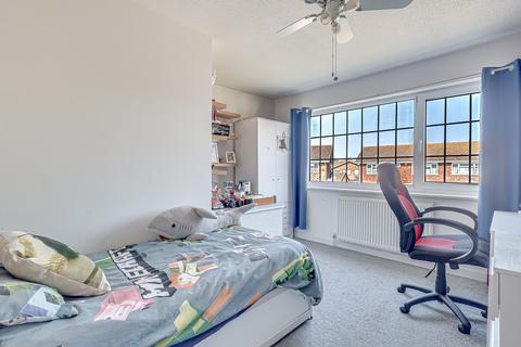 62 Raphael Drive, Shoeburyness, Southend-on-sea, SS3 9UW