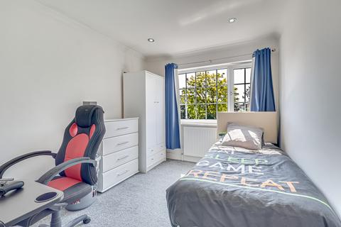 62 Raphael Drive, Shoeburyness, Southend-on-sea, SS3 9UW