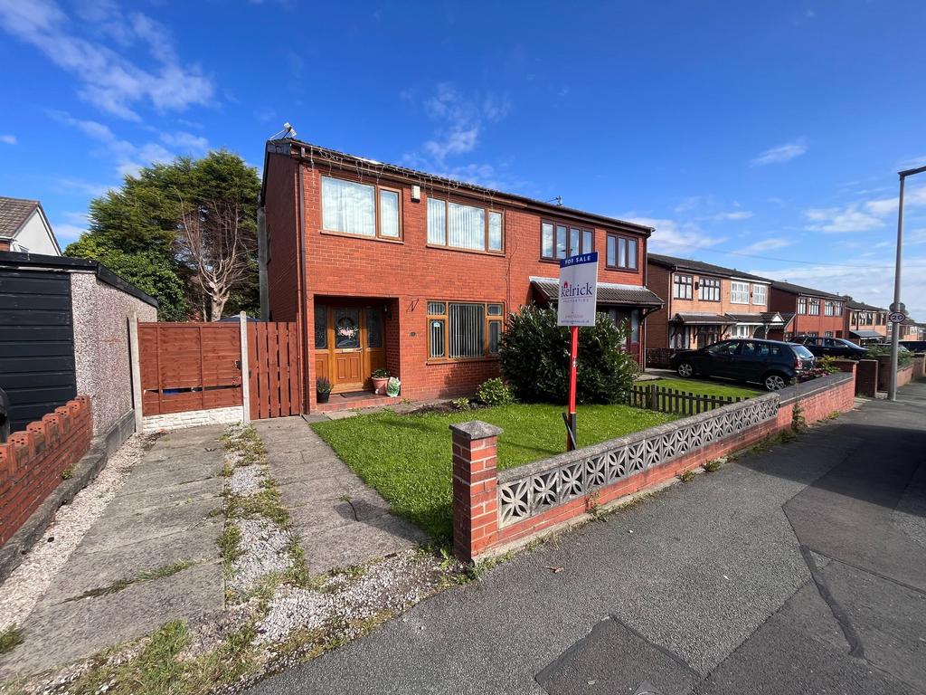 Alder Avenue, AshtoninMakerfield, Wigan, WN4 0LS 3 bed semidetached