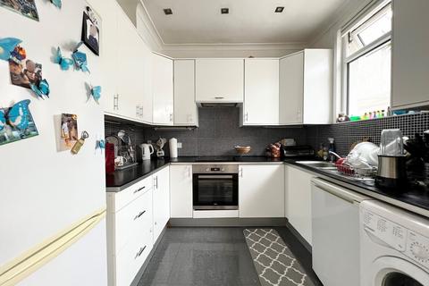 3 bedroom semi-detached house for sale, Woodland Way, Winchmore Hill, N21
