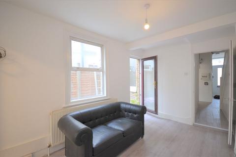 4 bedroom terraced house to rent, Berrymead Gardens, London