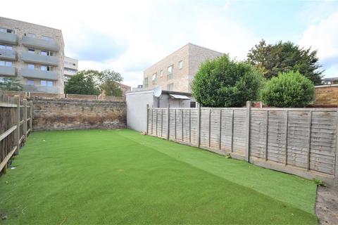 4 bedroom terraced house to rent, Berrymead Gardens, London