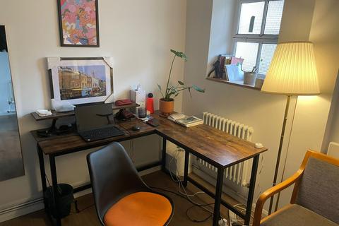 2 bedroom flat to rent, Cheverell House, London, E2